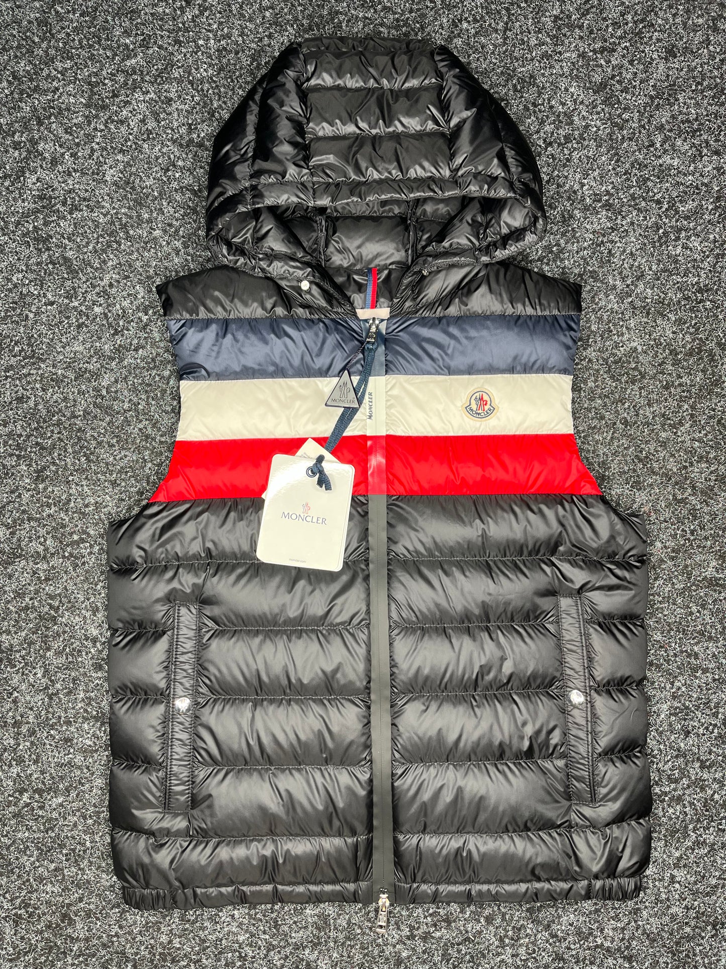 Size medium in moncler online