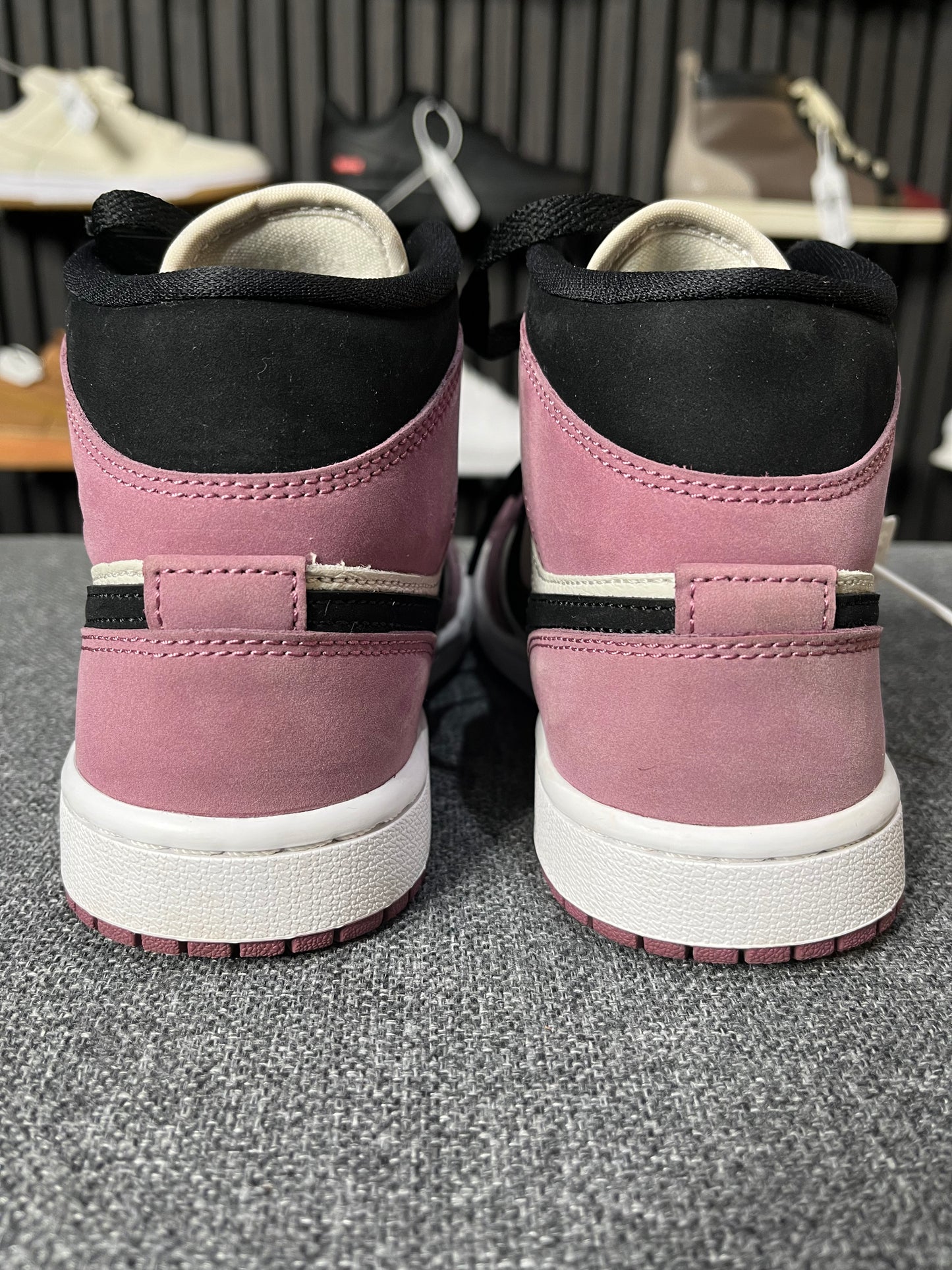 Jordan 1 mid se pink best sale