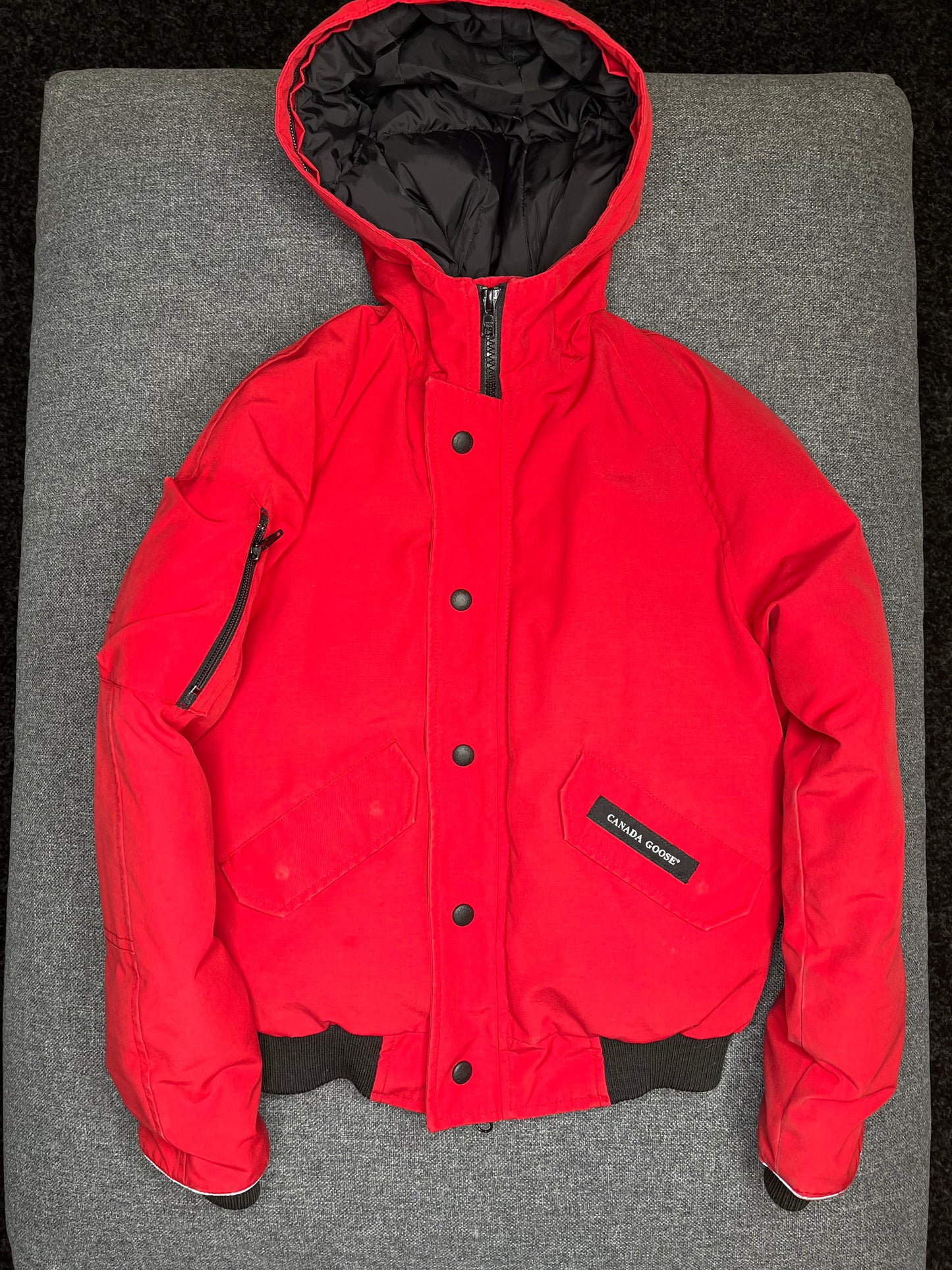 Canada Goose Chilliwack Bomber Red Age 10-12 1903