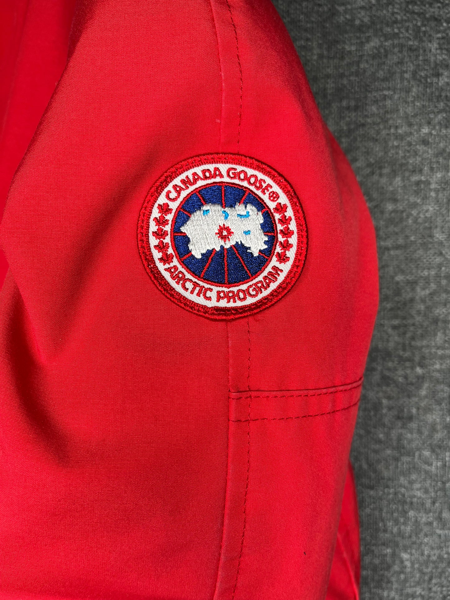 Canada Goose Chilliwack Bomber Red Age 10-12 1903